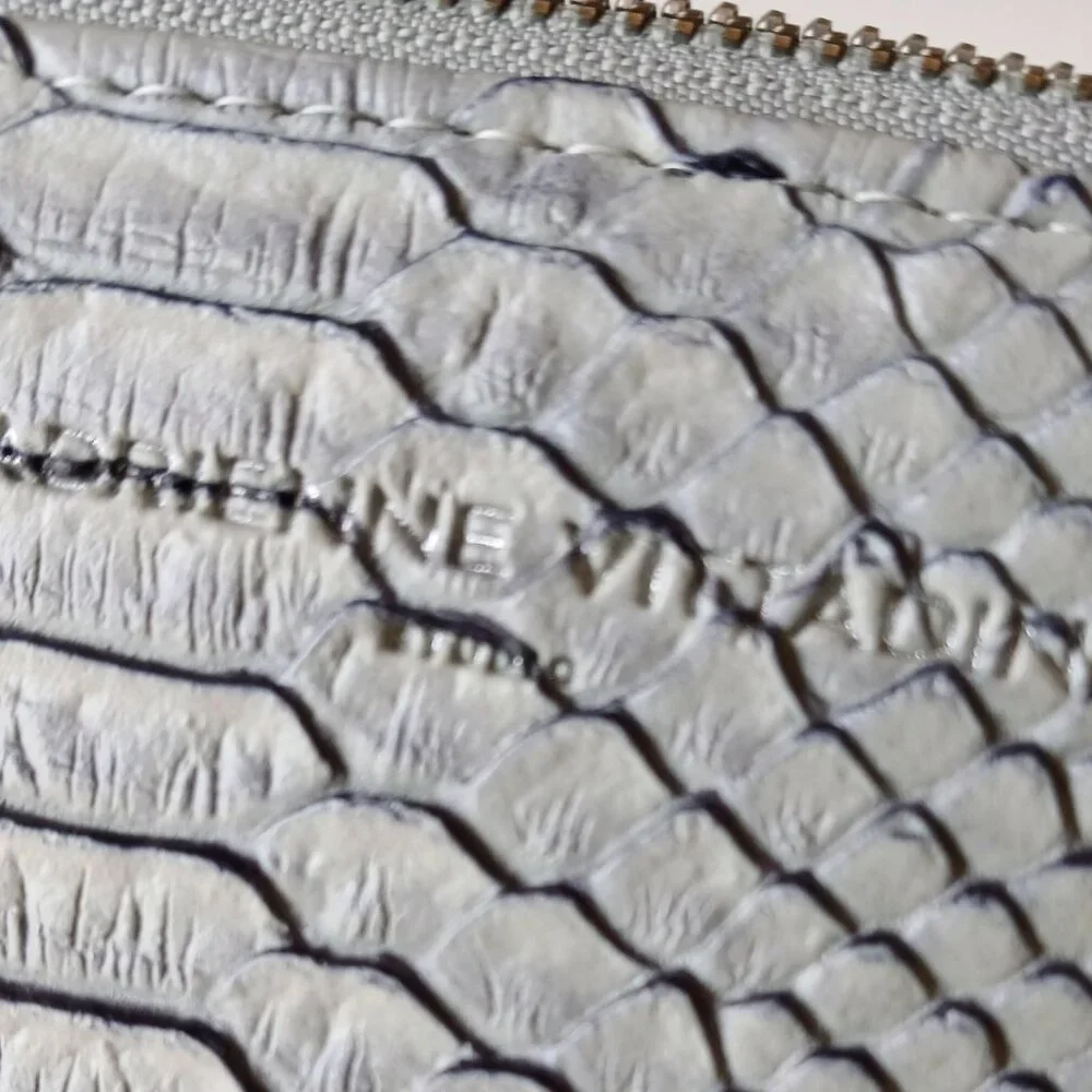 GUC Adrienne Vittadini Faux Leather Animal Scale Textured Full Zip Wallet - Picture 2 of 7